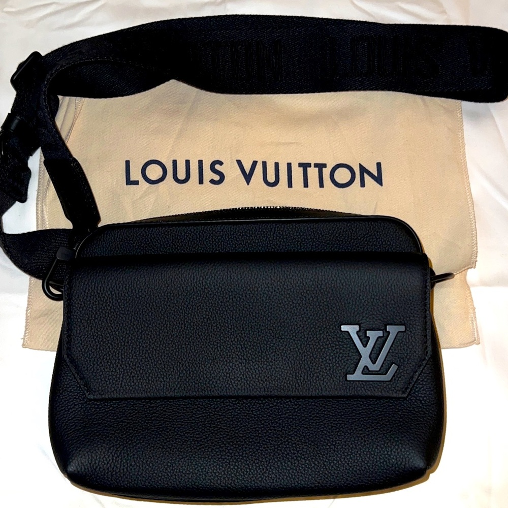 Brand new Louis Vuitton Fastline Messenger